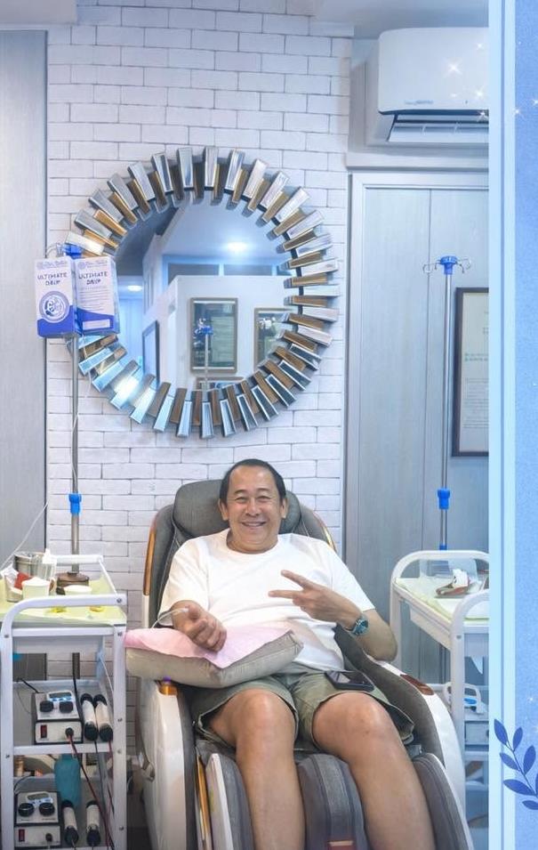 Patients receiving wellness therapy at Doc Rob Vitality