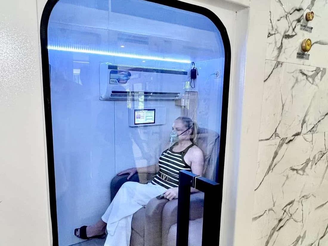 Patient inside hyperbaric oxygen chamber at Doc Rob Vitality